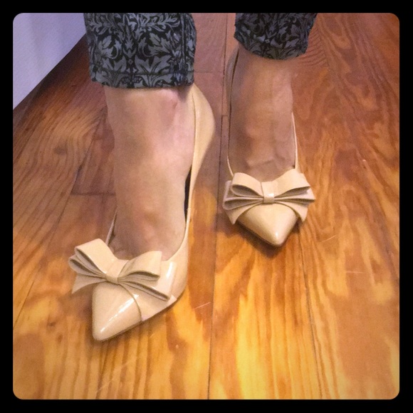 Steve Madden Shoes - Steve Madden Nude Pumps